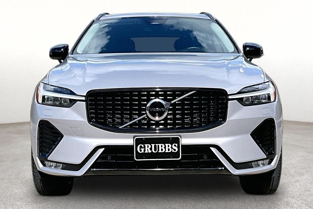 2023 Volvo XC60 B5 Ultimate Dark Theme