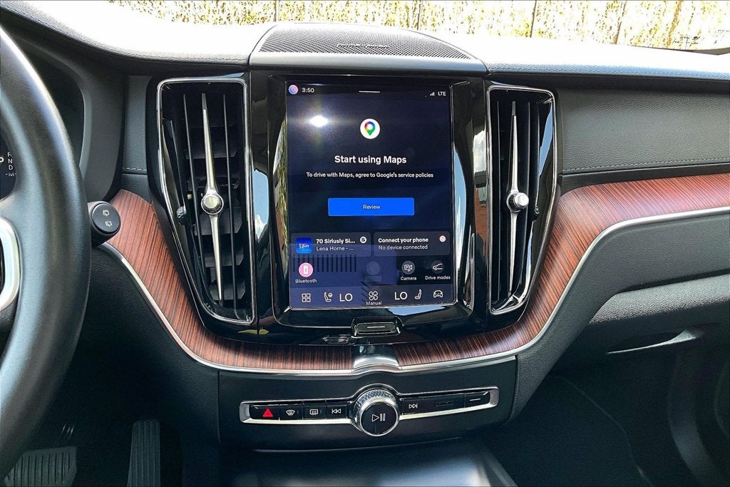 2023 Volvo XC60 B5 Ultimate Dark Theme