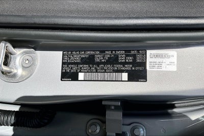 2023 Volvo XC60 B5 Ultimate Dark Theme