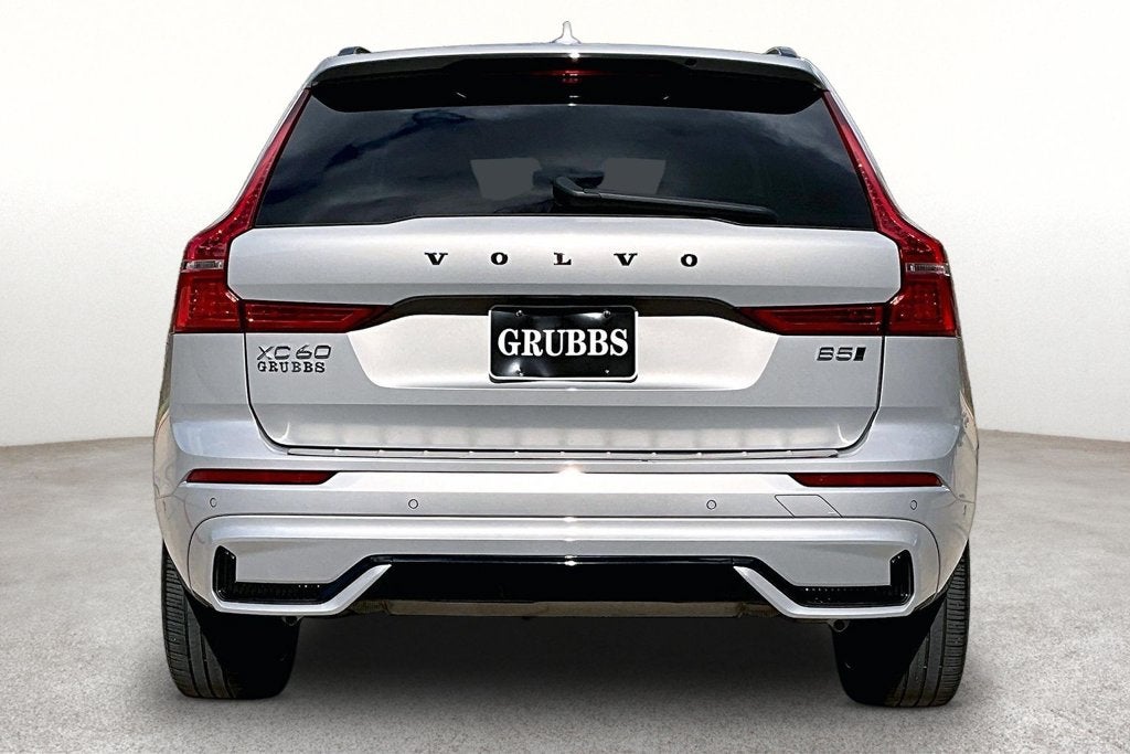 2023 Volvo XC60 B5 Ultimate Dark Theme