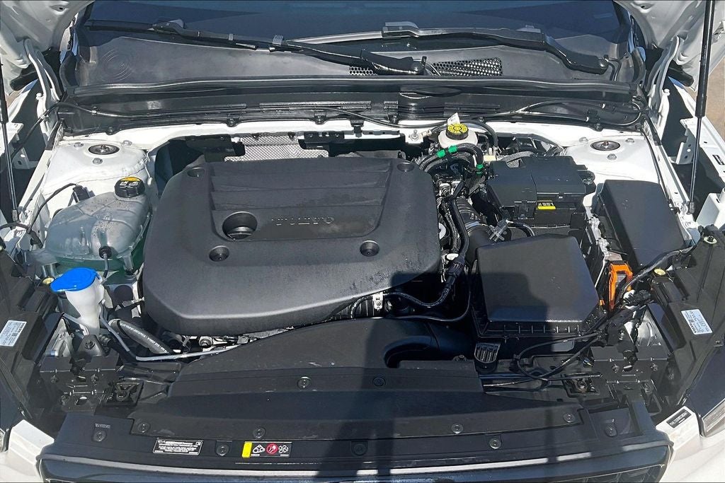 2025 Volvo XC40 B5 Plus Dark Theme