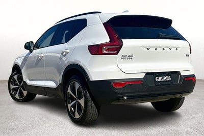 2025 Volvo XC40 B5 Plus Dark Theme