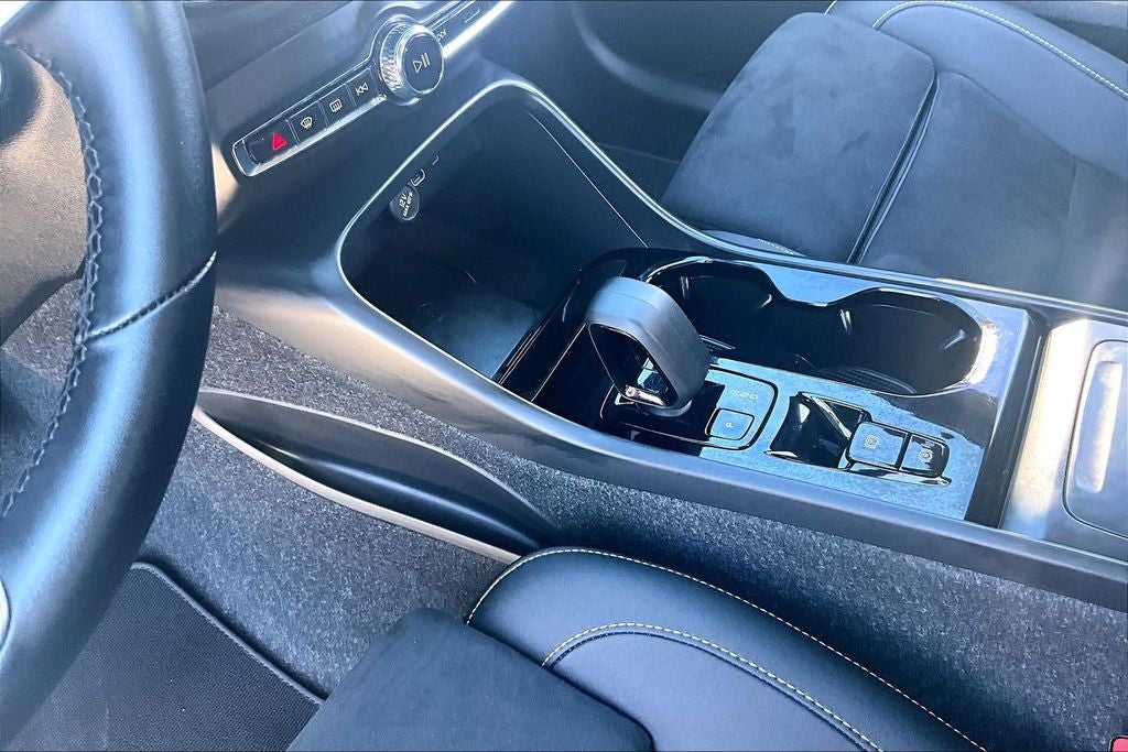 2025 Volvo XC40 B5 Plus Dark Theme