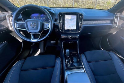 2025 Volvo XC40 B5 Plus Dark Theme