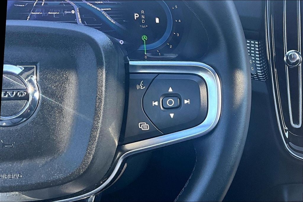 2025 Volvo XC40 B5 Plus Dark Theme