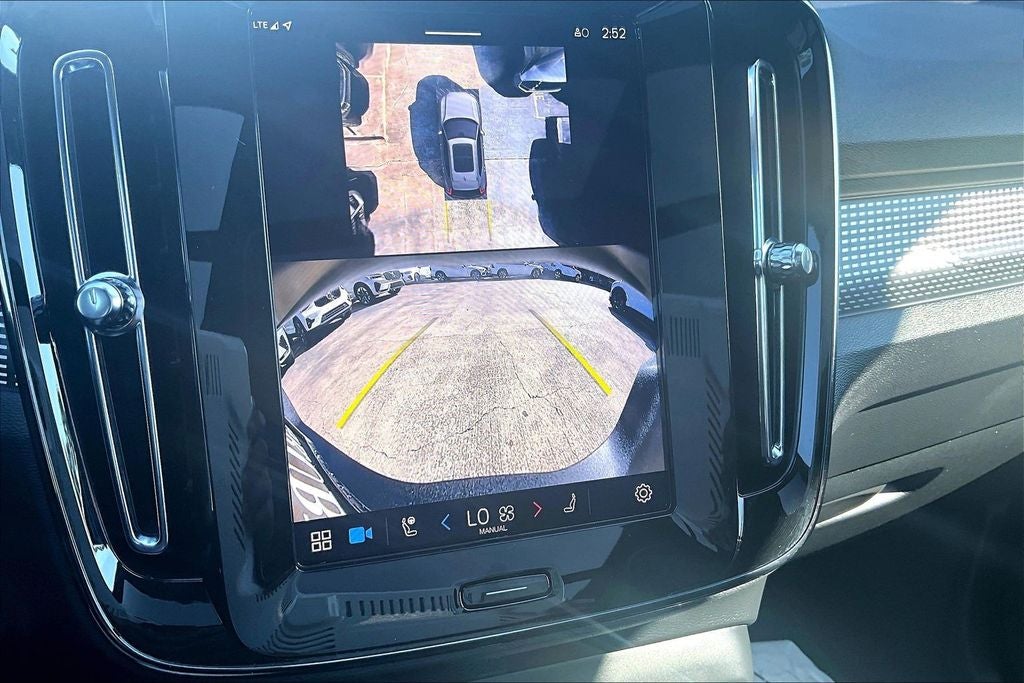 2025 Volvo XC40 B5 Plus Dark Theme