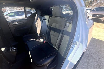 2025 Volvo XC40 B5 Plus Dark Theme