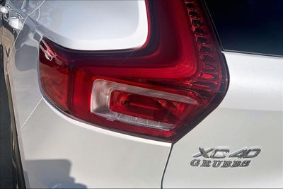 2025 Volvo XC40 B5 Plus Dark Theme