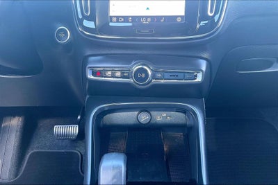 2025 Volvo XC40 B5 Plus Dark Theme