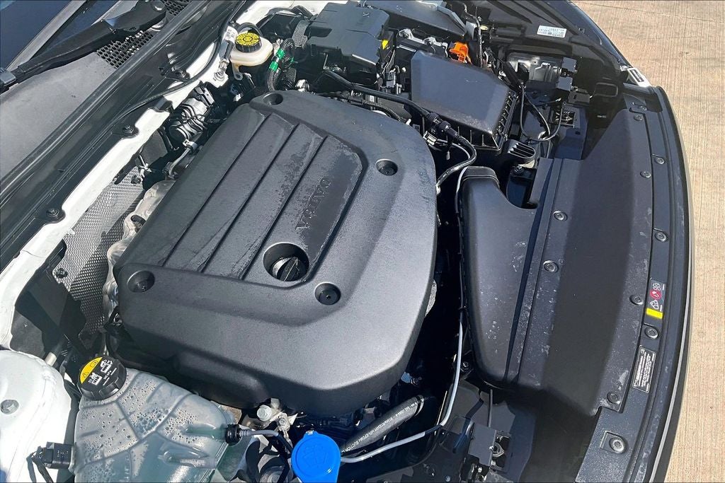 2025 Volvo XC40 B5 Plus Dark Theme