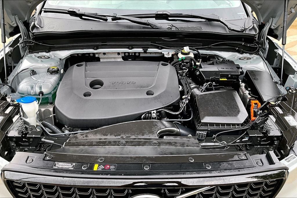 2026 Volvo XC40 B5 Plus