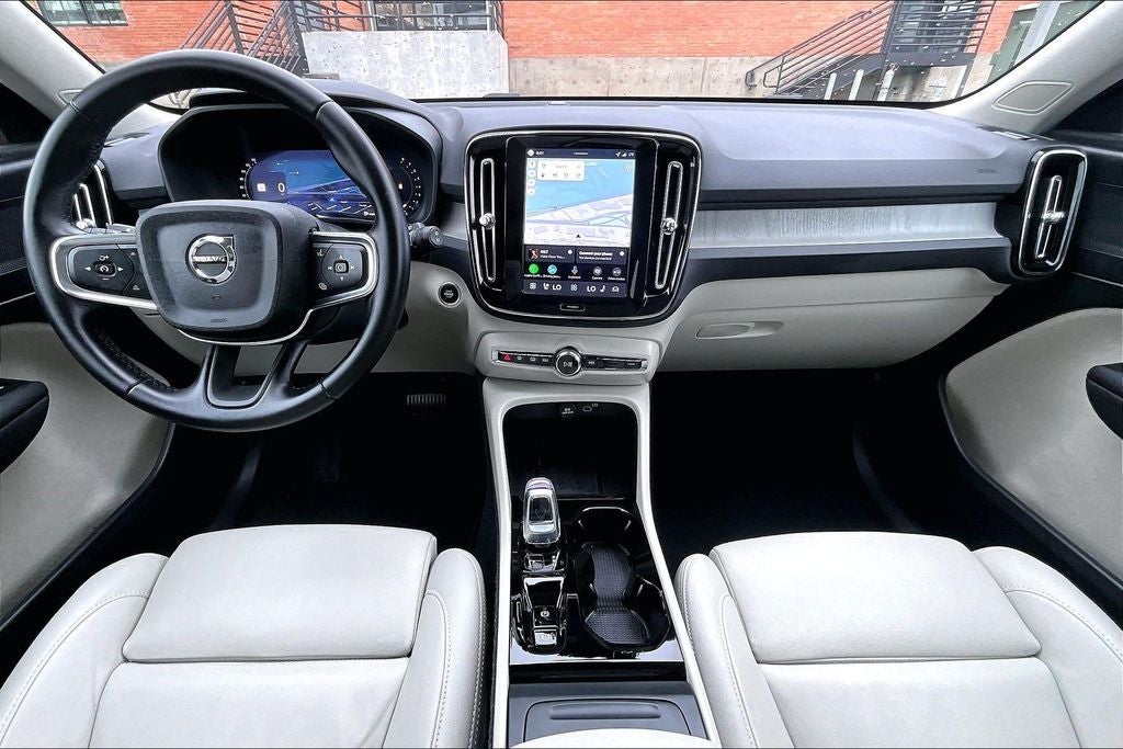 2026 Volvo XC40 B5 Plus