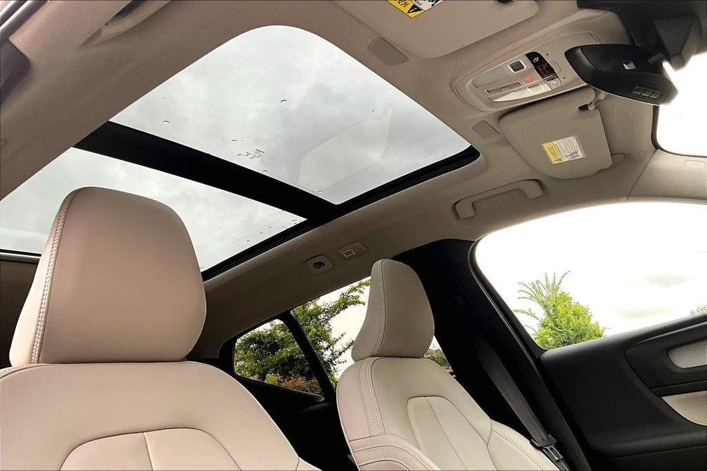 2026 Volvo XC40 B5 Plus