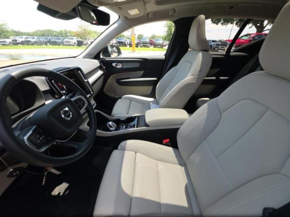 2026 Volvo XC40 B5 Plus