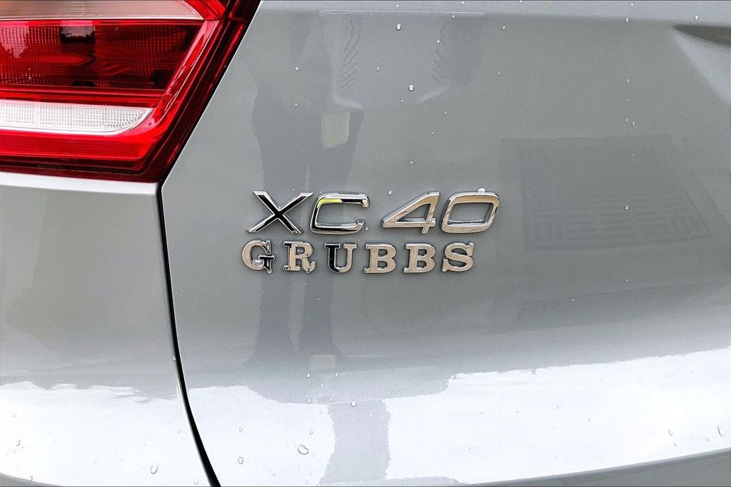 2026 Volvo XC40 B5 Plus