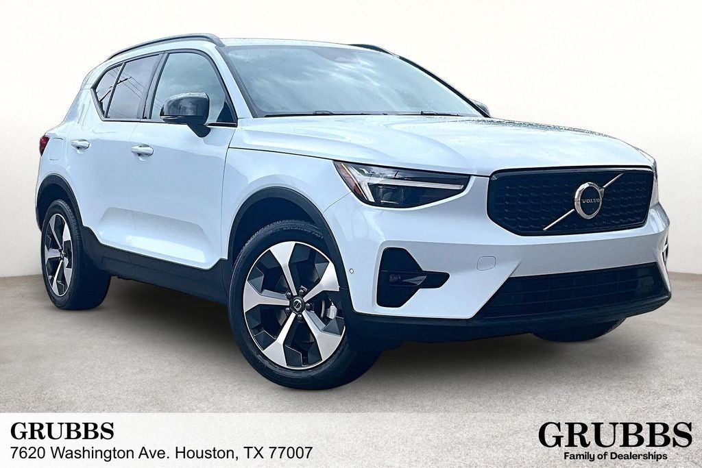 2026 Volvo XC40 B5 Plus