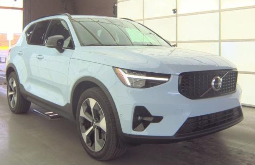 2026 Volvo XC40 B5 Plus