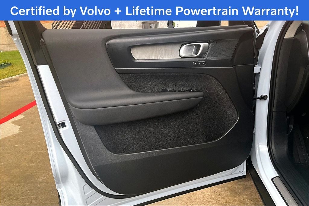 2026 Volvo XC40 B5 Plus