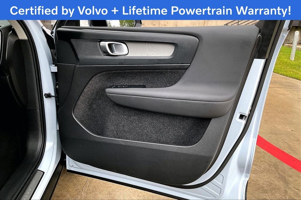 2026 Volvo XC40 B5 Plus