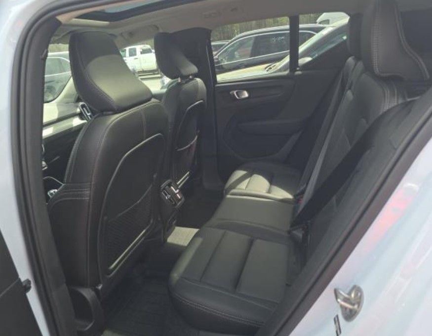 2026 Volvo XC40 B5 Plus