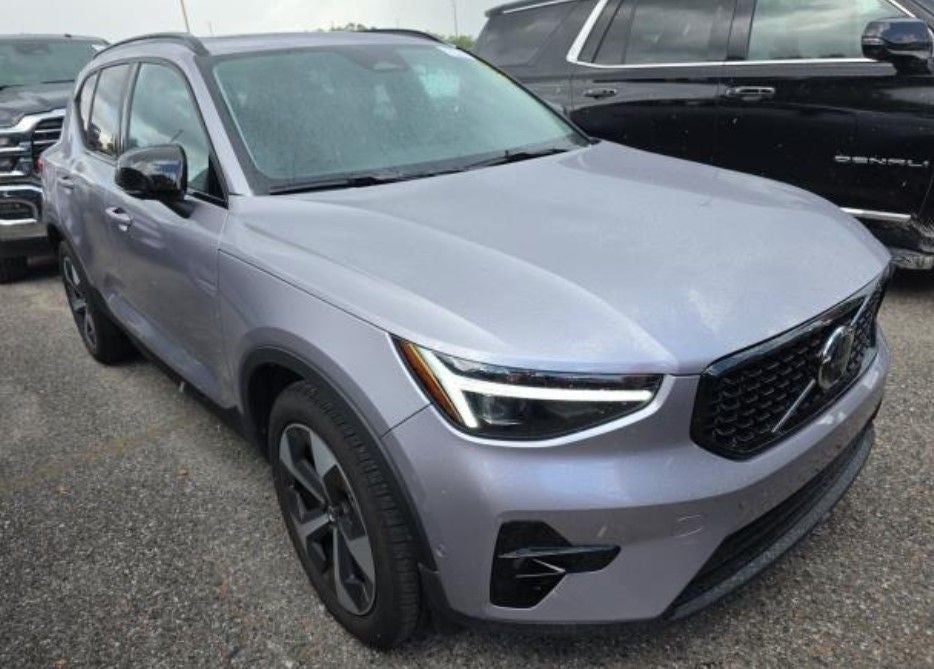 2026 Volvo XC40 B5 Plus