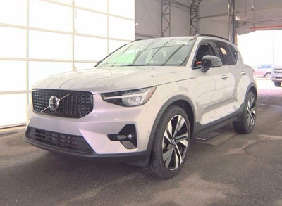 2025 Volvo XC40 B5 Plus Dark Theme