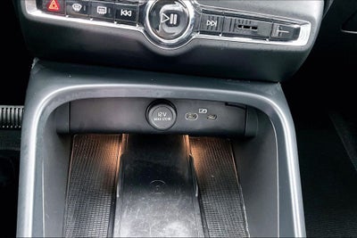 2025 Volvo XC40 B5 Plus Dark Theme
