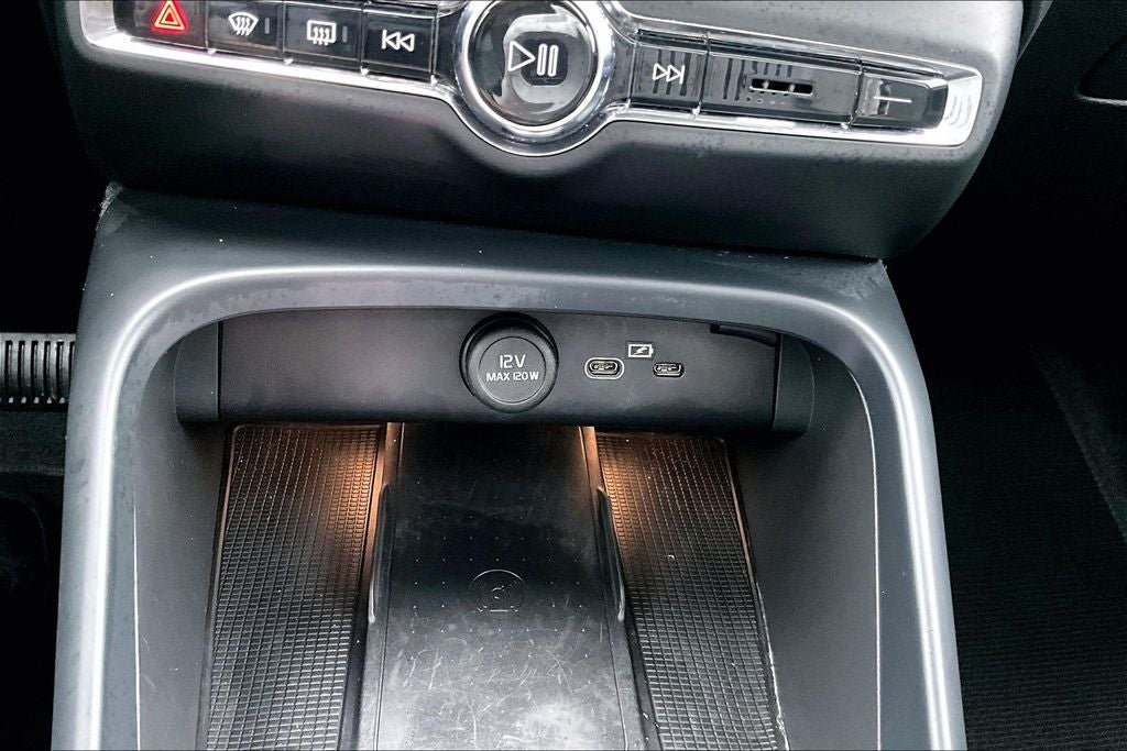 2025 Volvo XC40 B5 Plus Dark Theme