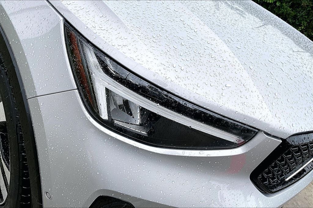 2025 Volvo XC40 B5 Plus Dark Theme