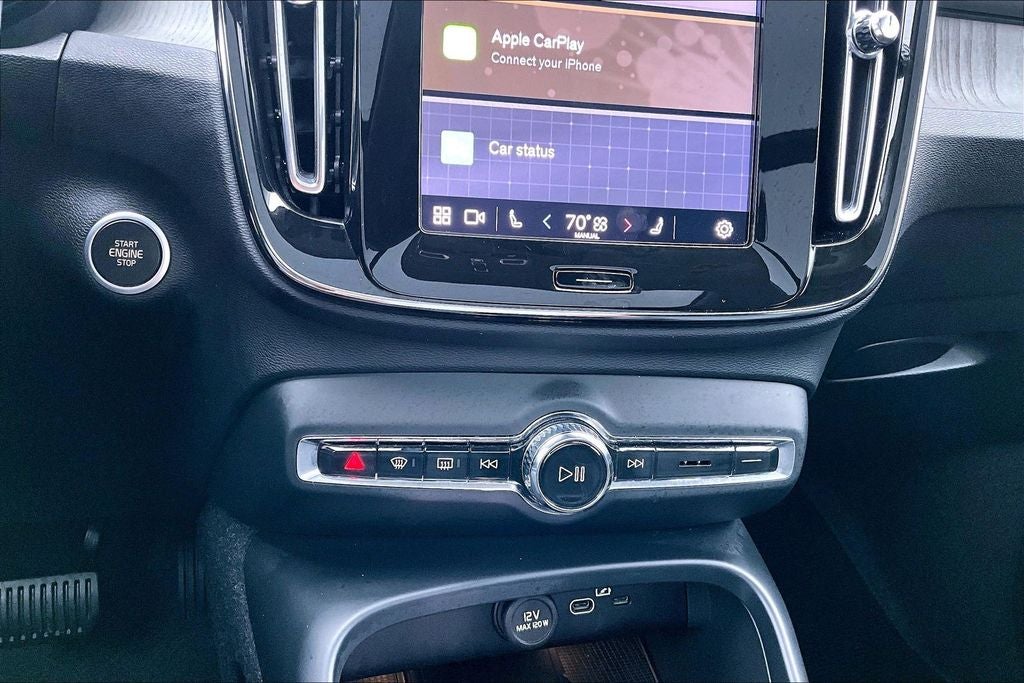 2025 Volvo XC40 B5 Plus Dark Theme