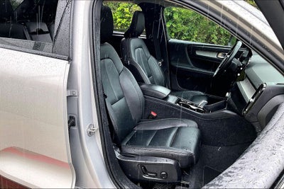 2025 Volvo XC40 B5 Plus Dark Theme