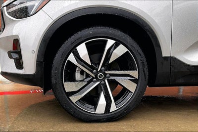 2025 Volvo XC40 B5 Plus Dark Theme