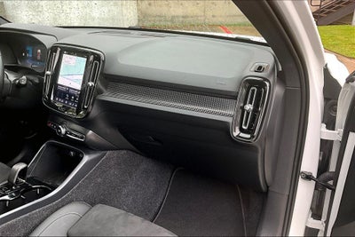 2025 Volvo XC40 B5 Plus Dark Theme