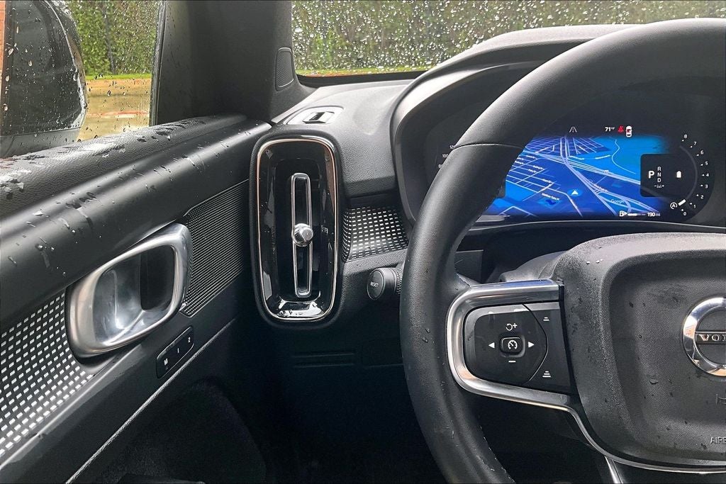 2025 Volvo XC40 B5 Plus Dark Theme