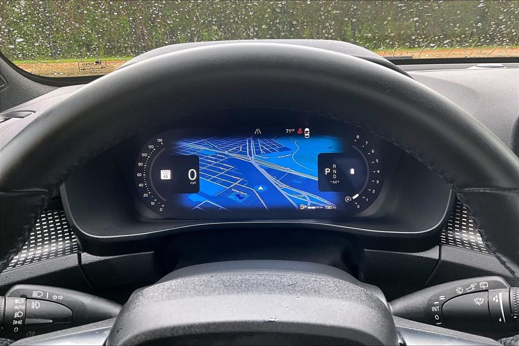 2025 Volvo XC40 B5 Plus Dark Theme