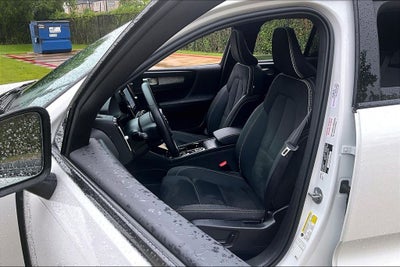 2025 Volvo XC40 B5 Plus Dark Theme