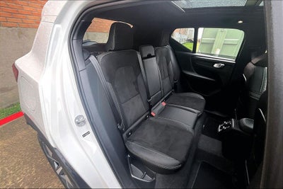 2025 Volvo XC40 B5 Plus Dark Theme
