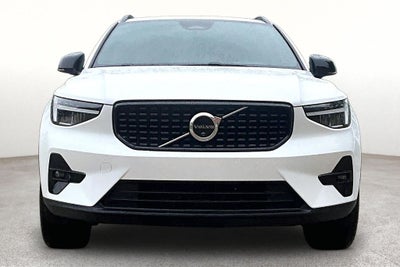 2025 Volvo XC40 B5 Plus Dark Theme