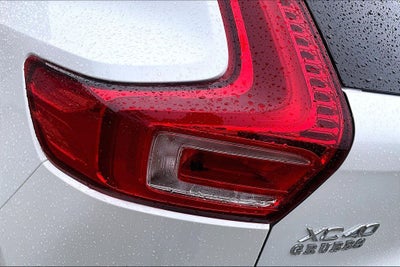 2025 Volvo XC40 B5 Plus Dark Theme