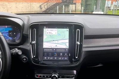 2025 Volvo XC40 B5 Plus Dark Theme