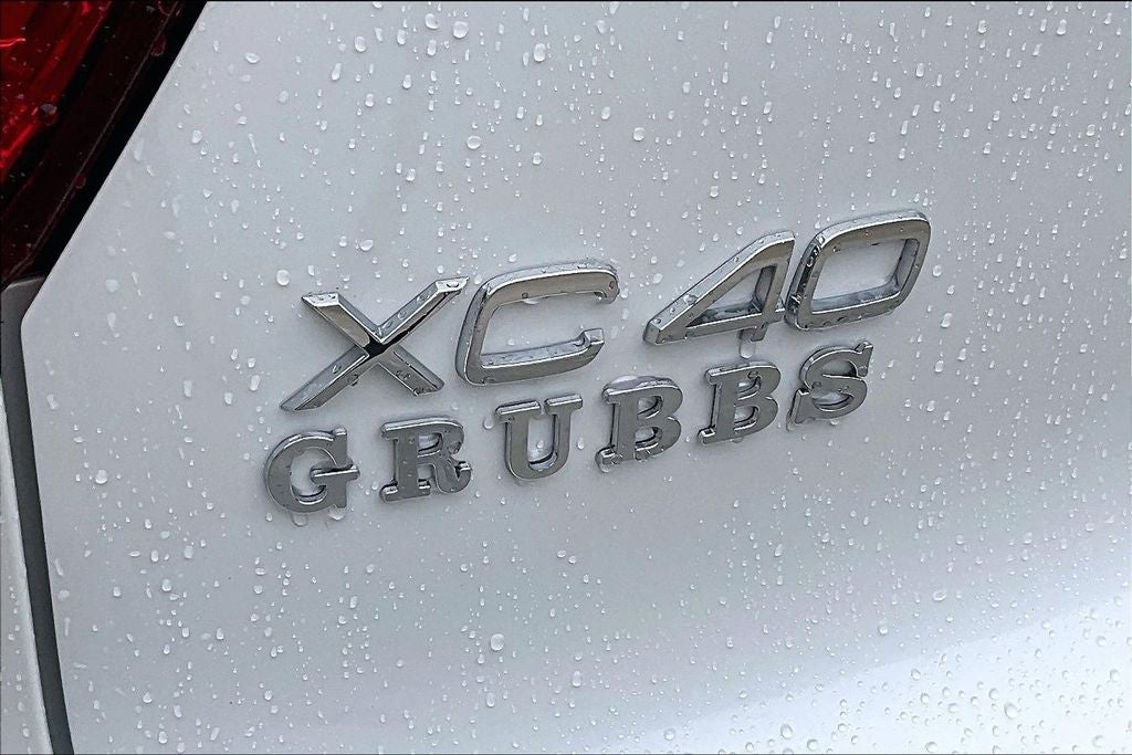 2025 Volvo XC40 B5 Plus Dark Theme