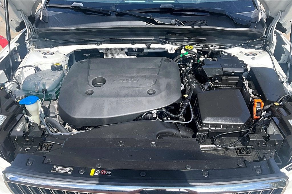 2023 Volvo XC40 B5 Plus Bright Theme