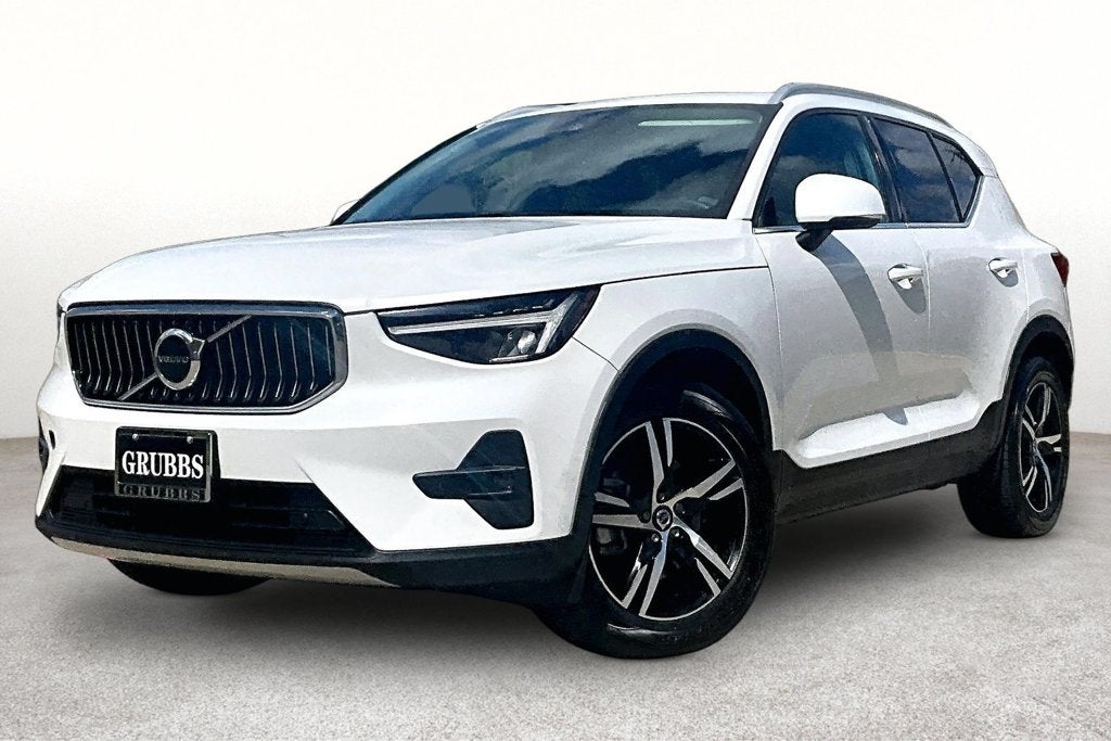 2023 Volvo XC40 B5 Plus Bright Theme