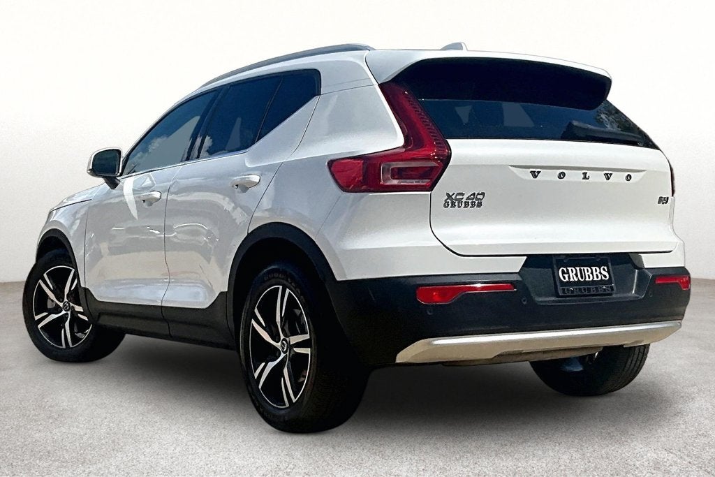 2023 Volvo XC40 B5 Plus Bright Theme