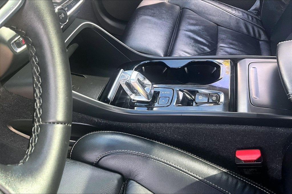 2023 Volvo XC40 B5 Plus Bright Theme