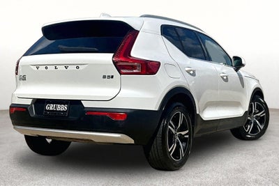 2023 Volvo XC40 B5 Plus Bright Theme