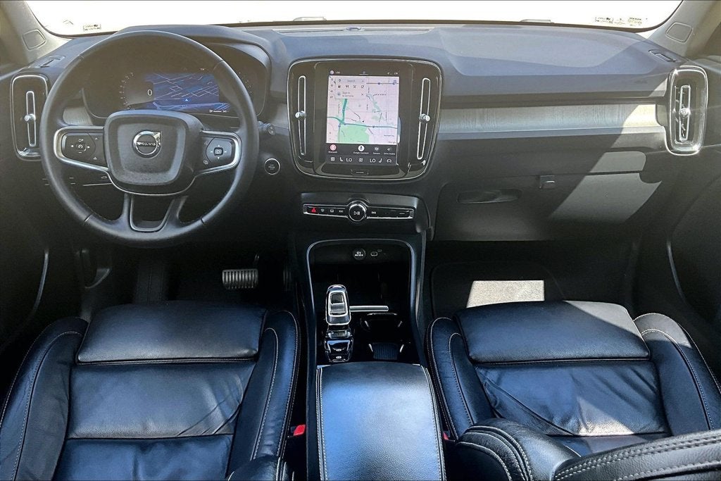 2023 Volvo XC40 B5 Plus Bright Theme