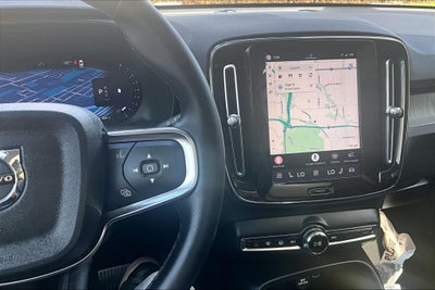 2023 Volvo XC40 B5 Plus Bright Theme