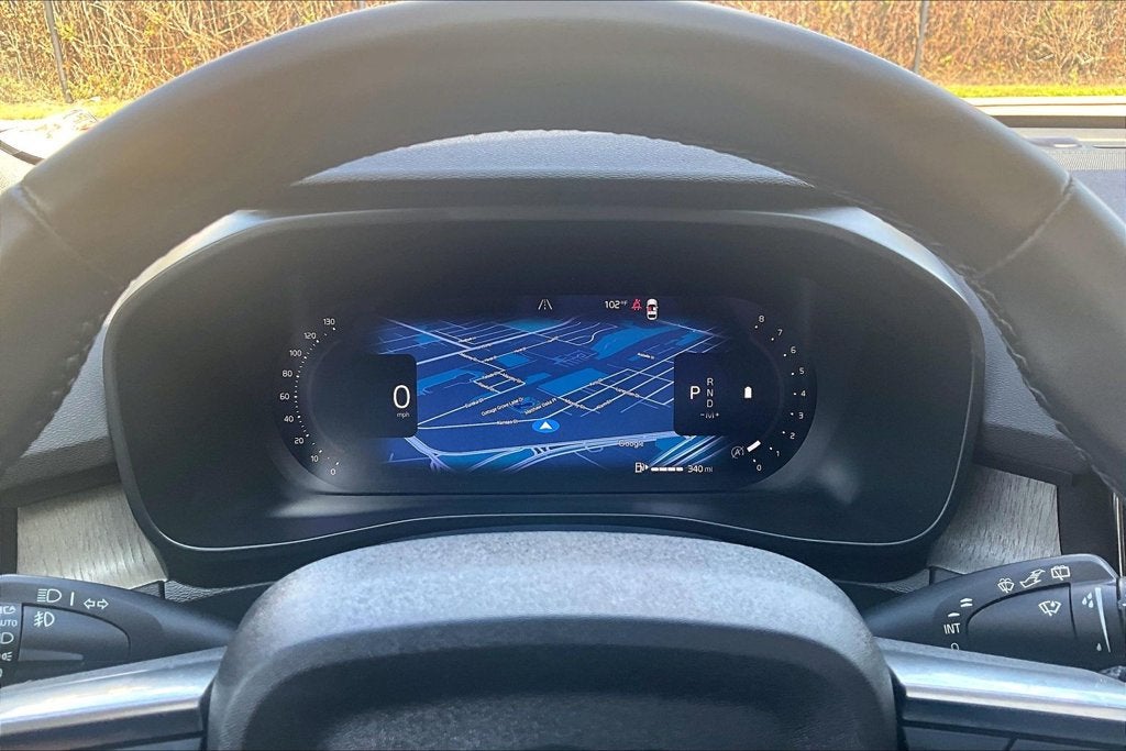 2023 Volvo XC40 B5 Plus Bright Theme