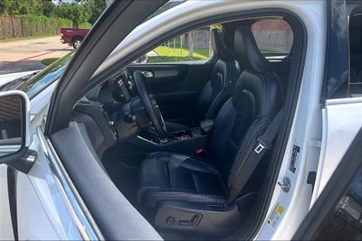 2023 Volvo XC40 B5 Plus Bright Theme